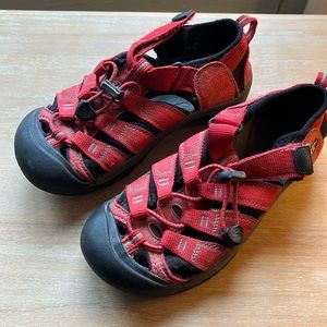 Keen Newport H2 water sandals size 2 big kids
